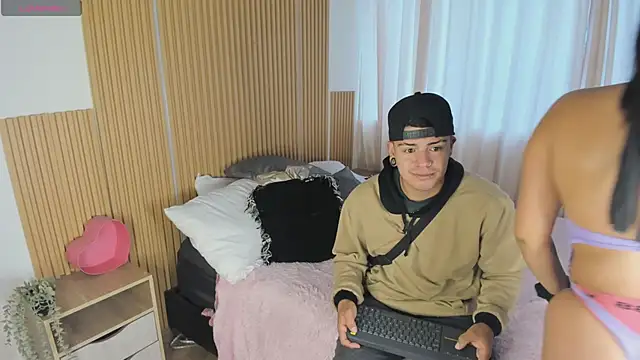 Snapshot of lucy_Bensonn chatting on March 14, 12:29 pm lucy Bensonn online show from March 14, 12:29 pm