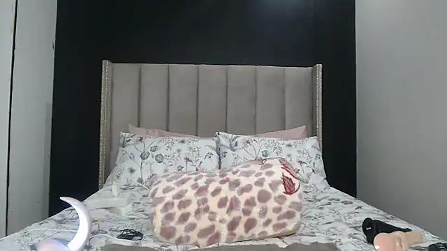 Ms  JOJO online show from April 11, 10:47 pm