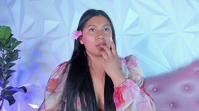 Snapshot of LinnaGardenia chatting on February 1, 12:07 am LinnaGardenia online show from February 1, 12:07 am