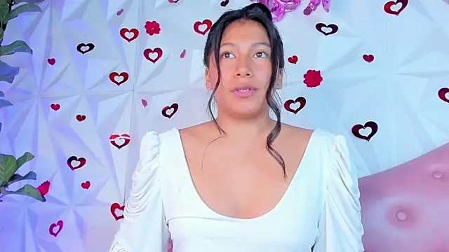 Snapshot of LinnaGardenia chatting on February 19, 4:55 pm LinnaGardenia online show from February 19, 4:55 pm