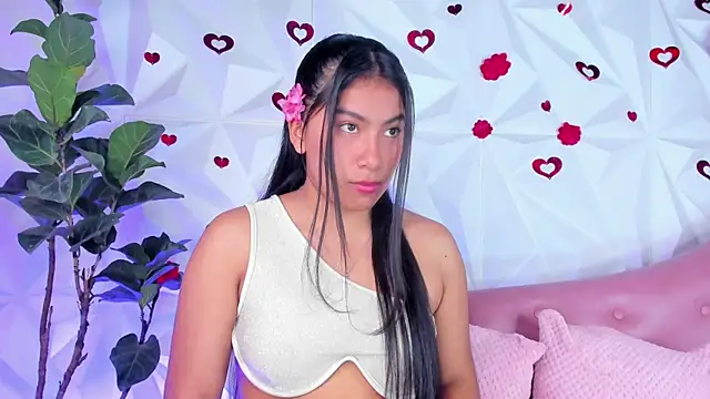 Snapshot of LinnaGardenia chatting on March 8, 2:30 pm LinnaGardenia online show from March 8, 2:30 pm