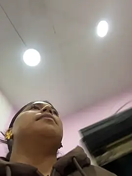 Snapshot of LinnaGardenia chatting on February 7, 2:37 am LinnaGardenia online show from February 7, 2:37 am