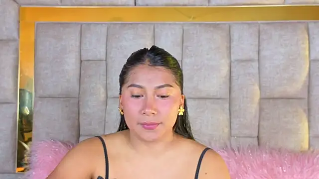 Snapshot of LinnaGardenia chatting on February 13, 1:40 pm LinnaGardenia online show from February 13, 1:40 pm