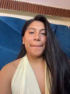 Snapshot of LinnaGardenia chatting on February 25, 1:37 am LinnaGardenia online show from February 25, 1:37 am