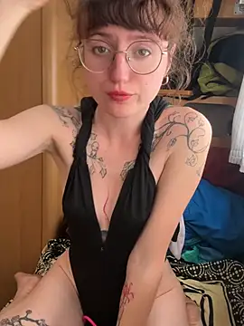 Snapshot of _foxygirl_ chatting on May 4, 3:08 pm foxygirl online show from May 4, 3:08 pm