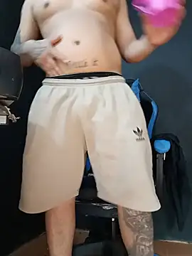 Snapshot of DickMasterfindom chatting on July 12, 6:32 pm DickMasterfindom online show from July 12, 6:32 pm