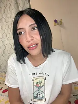 Snapshot of LunaAurora3 chatting on November 19, 6:46 am LunaAurora3 online show from November 19, 6:46 am