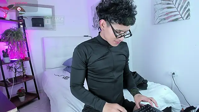 Snapshot of Jhonny-Blake chatting on April 27, 8:07 pm Jhonny-Blake online show from April 27, 8:07 pm