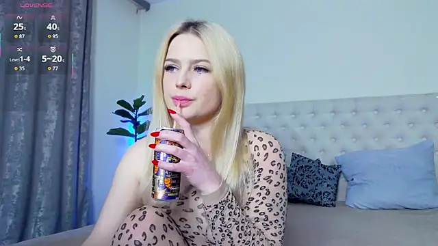 TamarraFox online show from February 9, 9:41 pm