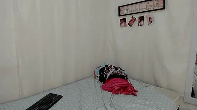 Snapshot of gabriela_duarte1 chatting on February 12, 5:05 am gabriela duarte1 online show from February 12, 5:05 am