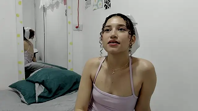 Snapshot of gabriela_duarte1 chatting on March 10, 6:59 am gabriela duarte1 online show from March 10, 6:59 am