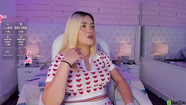 Yaaky  online show from December 12, 1:32 am