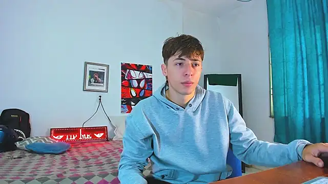 Snapshot of AlessandroDybala chatting on April 26, 12:14 pm AlessandroDybala online show from April 26, 12:14 pm
