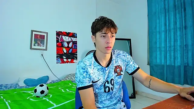 Snapshot of AlessandroDybala chatting on June 1, 12:18 pm AlessandroDybala online show from June 1, 12:18 pm