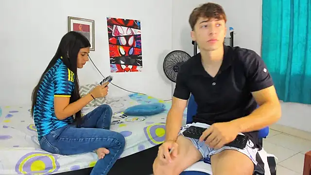 Snapshot of AlessandroDybala chatting on June 24, 12:48 pm AlessandroDybala online show from June 24, 12:48 pm