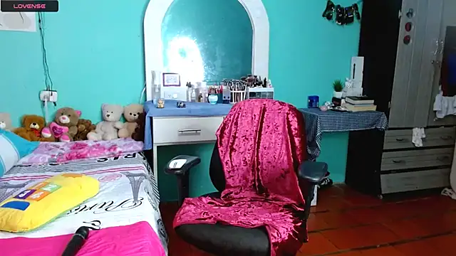 sensitive brunette online show from November 14, 1:43 pm