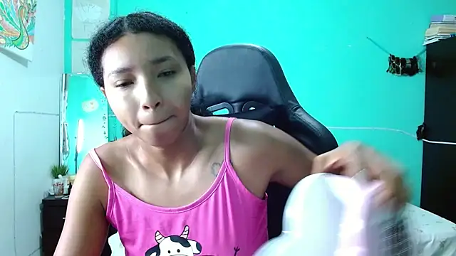sensitive brunette online show from August 3, 12:09 am