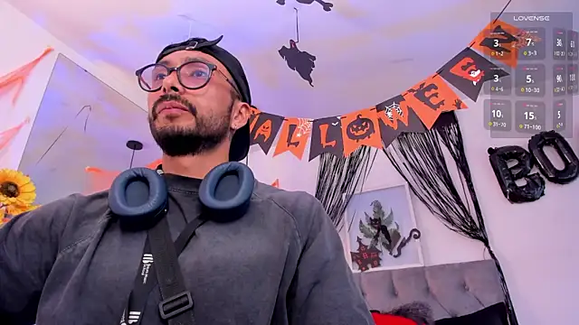 Tom cooper  online show from October 31, 12:28 pm