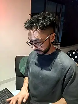 Tom cooper  online show from November 30, 2:48 am