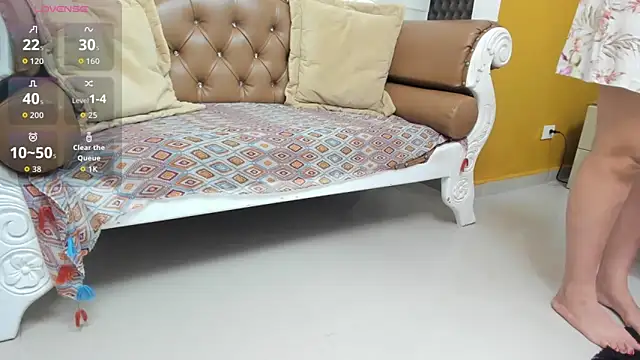 FOXYRIVER  online show from April 13, 12:10 pm