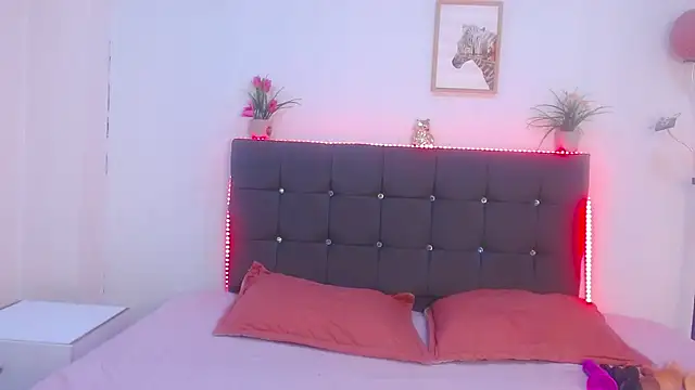 Snapshot of candy_lux_ chatting on July 15, 7:30 pm candy lux online show from July 15, 7:30 pm