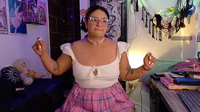 mollyshake1 online show from April 17, 5:43 am