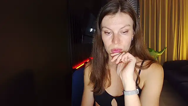 Snapshot of fifth_element chatting on October 19, 7:47 pm fifth element online show from October 19, 7:47 pm