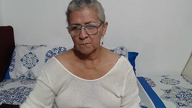 Snapshot of candy_mature_ chatting on April 20, 11:17 pm candy mature online show from April 20, 11:17 pm