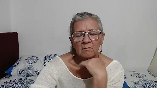 Snapshot of candy_mature_ chatting on April 21, 9:26 am candy mature online show from April 21, 9:26 am