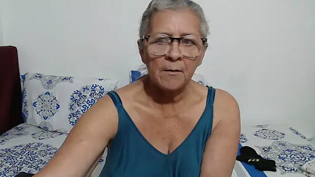 Snapshot of candy_mature_ chatting on April 22, 10:00 pm candy mature online show from April 22, 10:00 pm