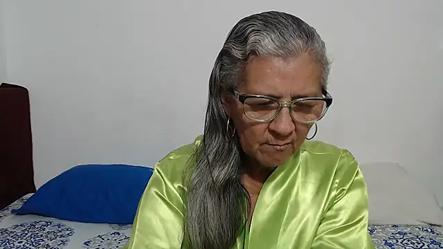 Snapshot of candy_mature_ chatting on April 23, 9:39 pm candy mature online show from April 23, 9:39 pm