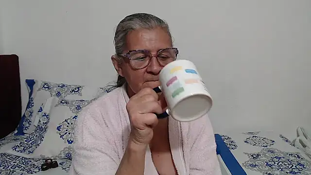 Snapshot of candy_mature_ chatting on April 26, 1:47 am candy mature online show from April 26, 1:47 am