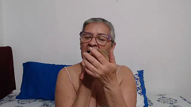 Snapshot of candy_mature_ chatting on May 8, 10:26 pm candy mature online show from May 8, 10:26 pm