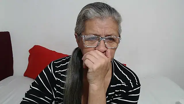 Snapshot of candy_mature_ chatting on May 14, 11:28 am candy mature online show from May 14, 11:28 am