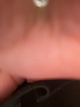 DarianaGuzz online show from March 4, 5:42 am