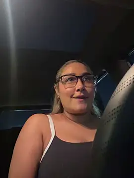 DarianaGuzz online show from October 21, 1:39 am