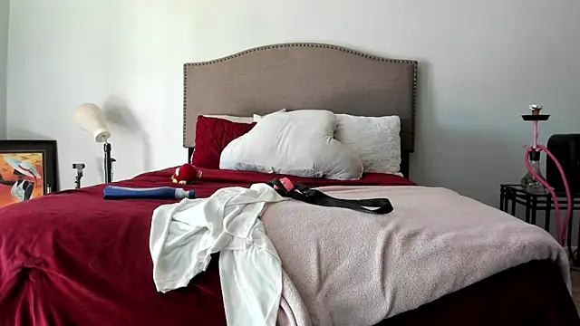 yiauana online show from September 8, 8:41 pm