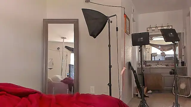 yiauana online show from March 25, 6:47 pm