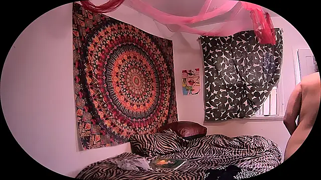 HeyyImHarlowe online show from March 5, 1:29 pm