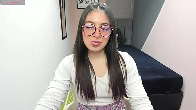 Snapshot of MiaWils_ chatting on February 4, 10:34 pm MiaWils online show from February 4, 10:34 pm