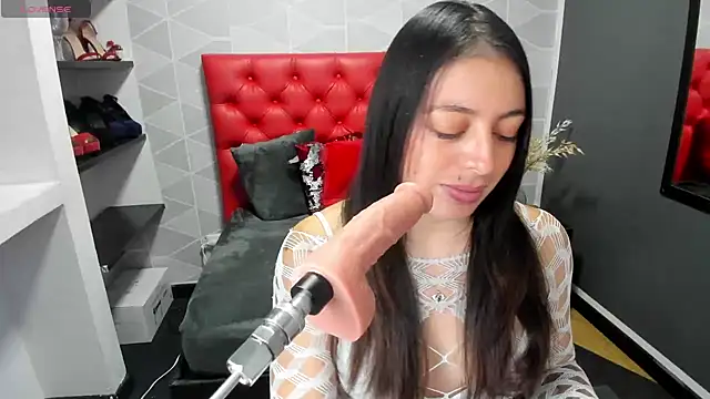 Snapshot of MiaWils_ chatting on February 12, 10:37 pm MiaWils online show from February 12, 10:37 pm