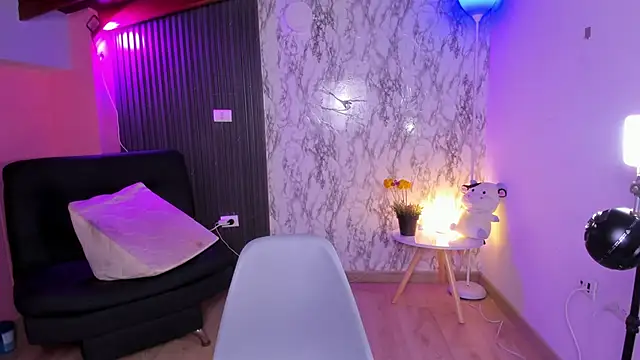 chloe blue online show from November 13, 11:20 am