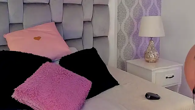 Snapshot of Charlotte__08 chatting on October 22, 7:35 pm Charlotte 08 online show from October 22, 7:35 pm