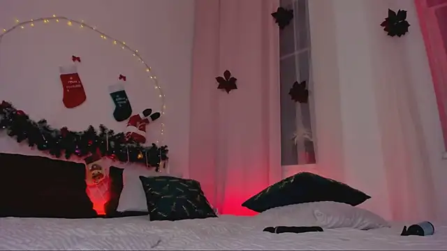 Snapshot of Love_Lines chatting on December 27, 2:14 am Love Lines online show from December 27, 2:14 am