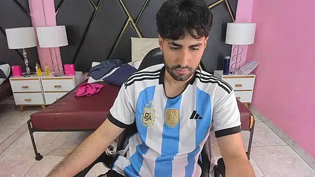 MilanZaire online show from November 23, 10:09 pm