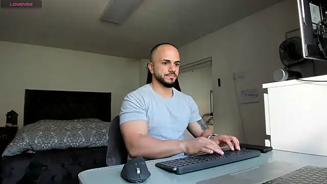 supermanboy94 online show from April 16, 5:19 am