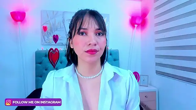 Snapshot of lina_bedoya_ chatting on February 12, 12:01 pm lina bedoya  online show from February 12, 12:01 pm