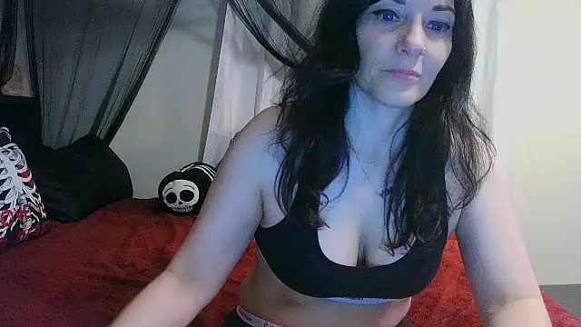 CrystalLakeXO online show from March 10, 4:50 am