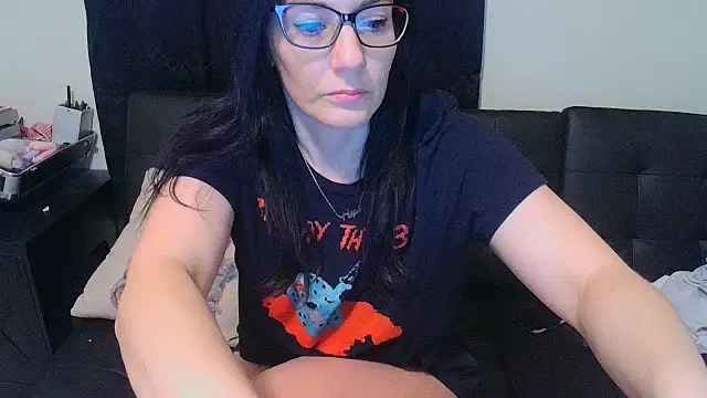 CrystalLakeXO online show from March 18, 6:05 am