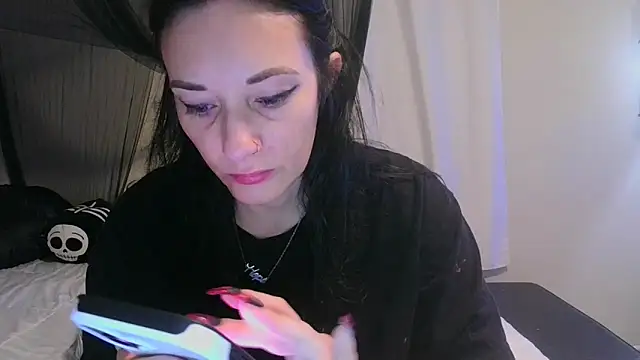 Snapshot of CrystalLakeXO chatting on April 23, 10:34 pm CrystalLakeXO online show from April 23, 10:34 pm